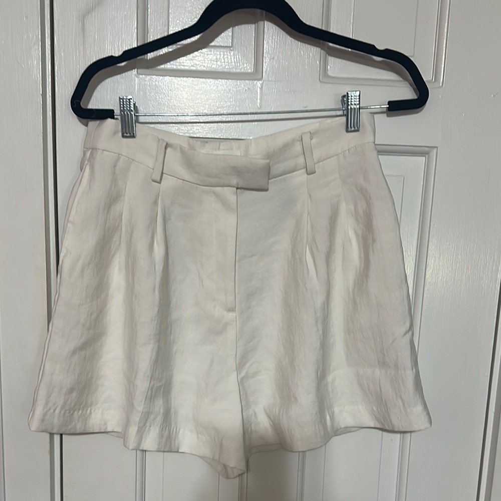 H&M cream size small shorts
